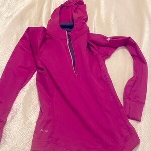 MAGENTA PINK NIKE DRI FIT PULLOVER HOODIE